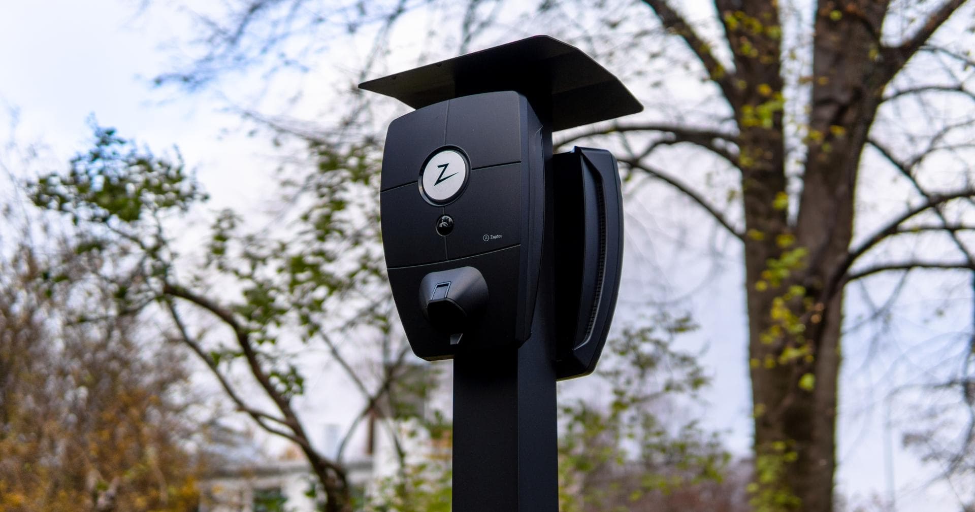 Sähköautoilija: näillä vinkeillä voit edistää latauspisteiden hankintaa työpaikallasi