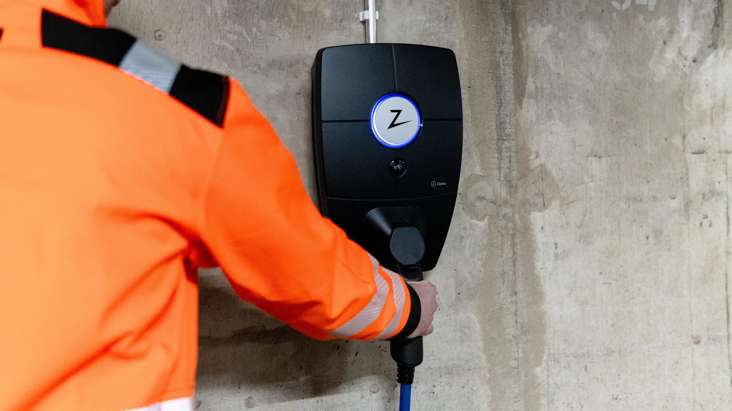 Sähköauton lataus 2025: Tärkeimmät käytännöt ja hintavinkit