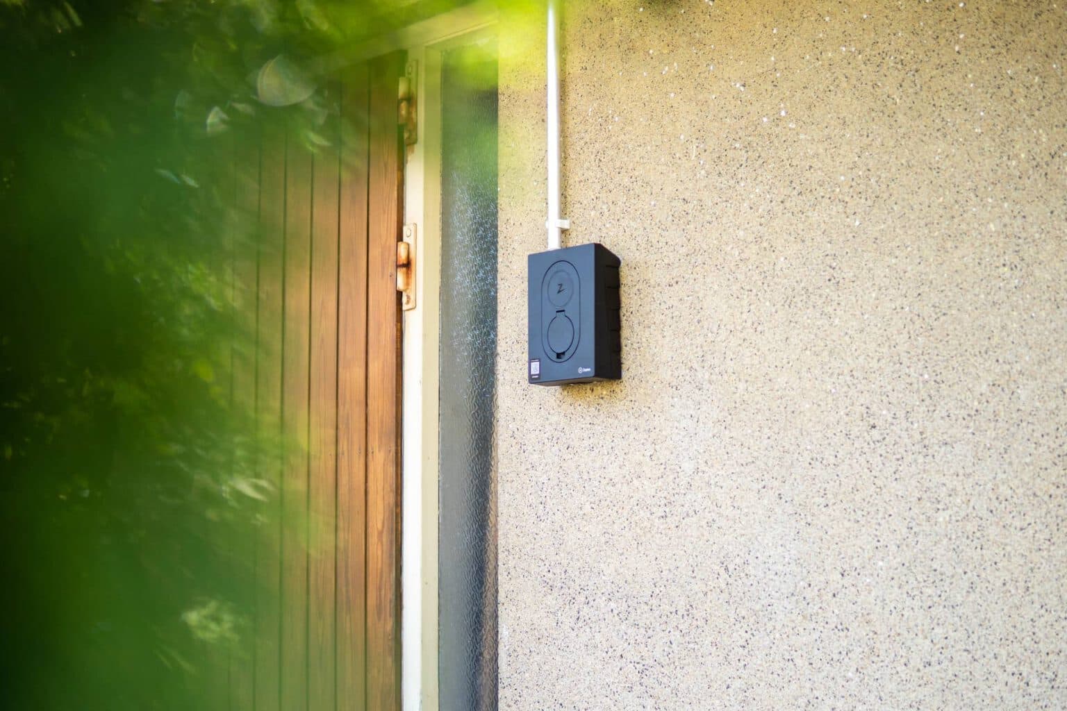 Sähköauton latausasema kotiin – hinnat, asennus ja käyttökustannukset 2026